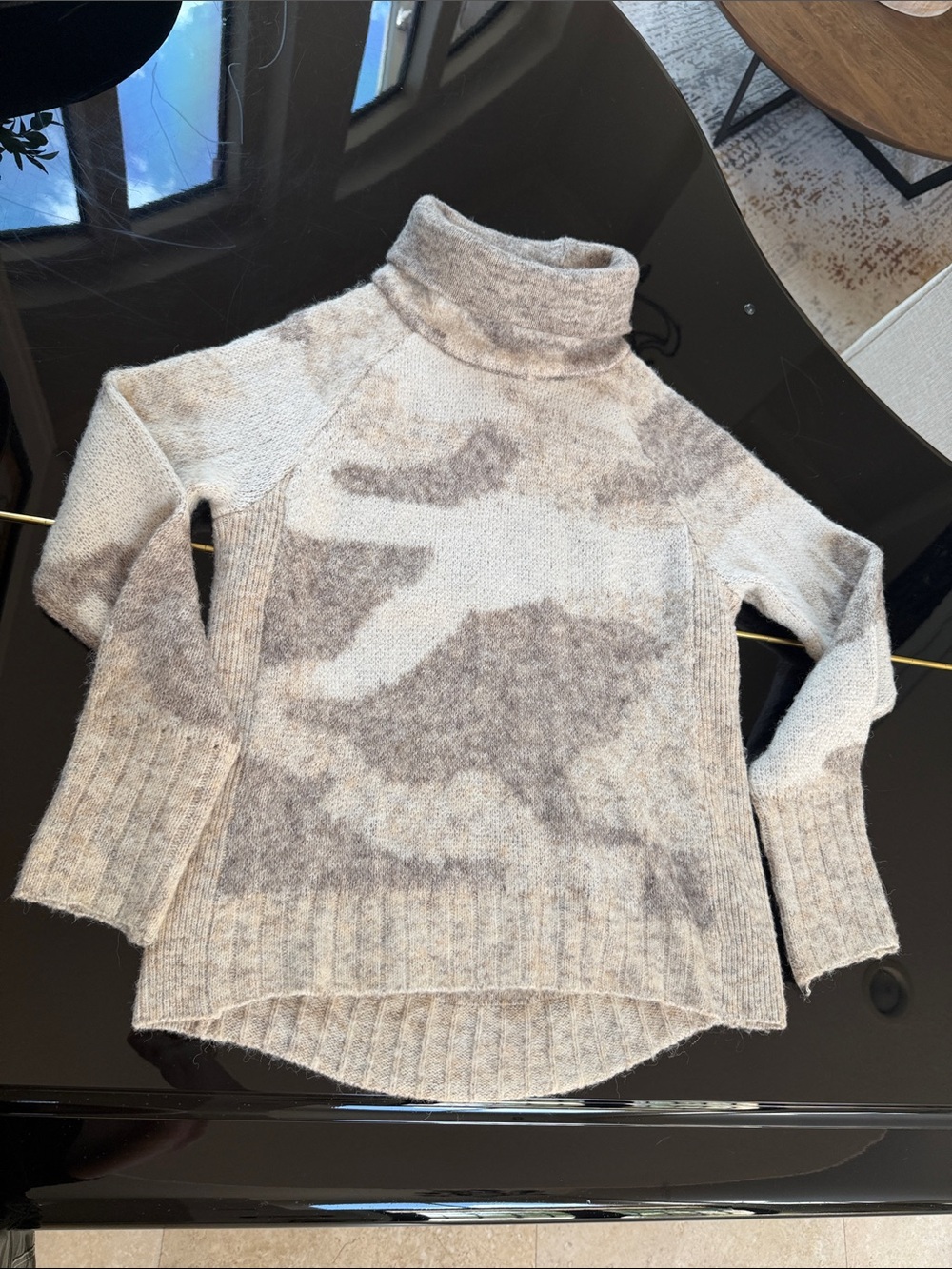 Aqua Two-Tone Cream and Gray Turtleneck Sweater Sz Small